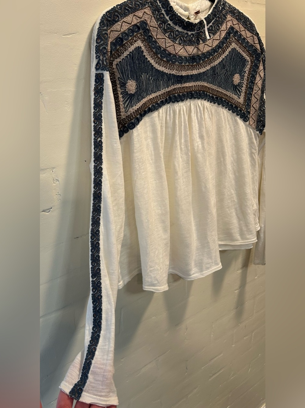 Free People Snow Bunny Ivory Blue Embroidered Top Sz S Boho Festival Indie Folk - Picture 4 of 7